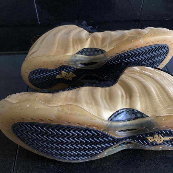 Nike Air Foamposite One 'Metallic Gold' - Picture 7 of 12